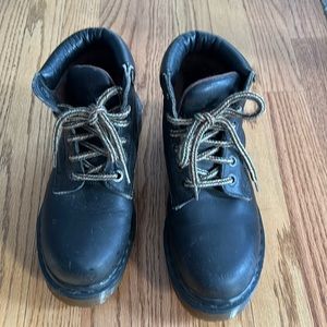 Doc Martens Vintage 90’s Women’s Leather Boots. Size US 7 (UK5) EUC